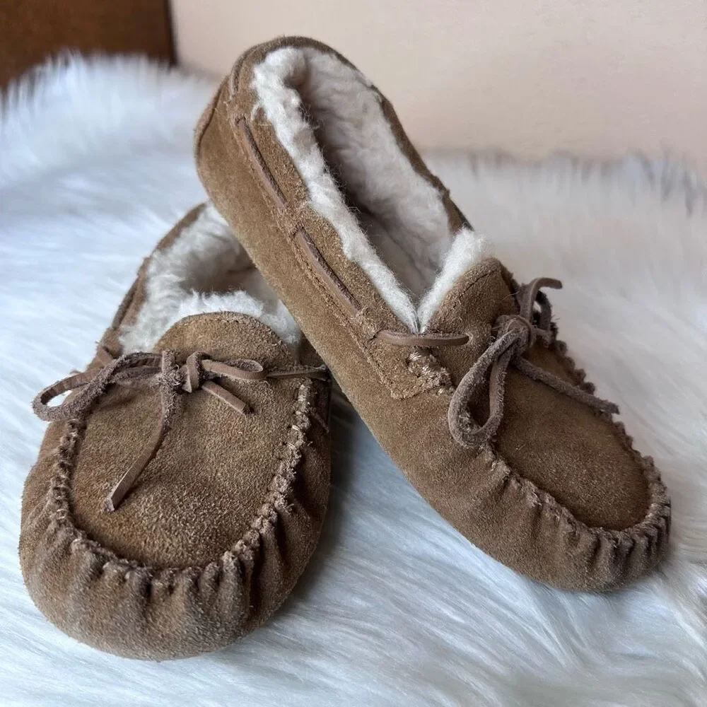 UGG Kids Dakota Slippers Size 2